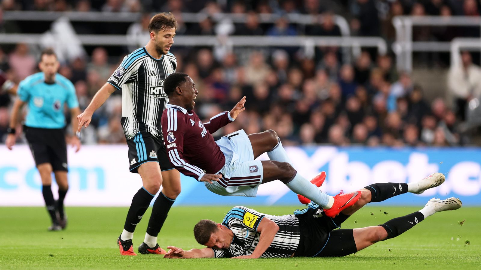 Howard Webb defends decision not to send off Sven Botman