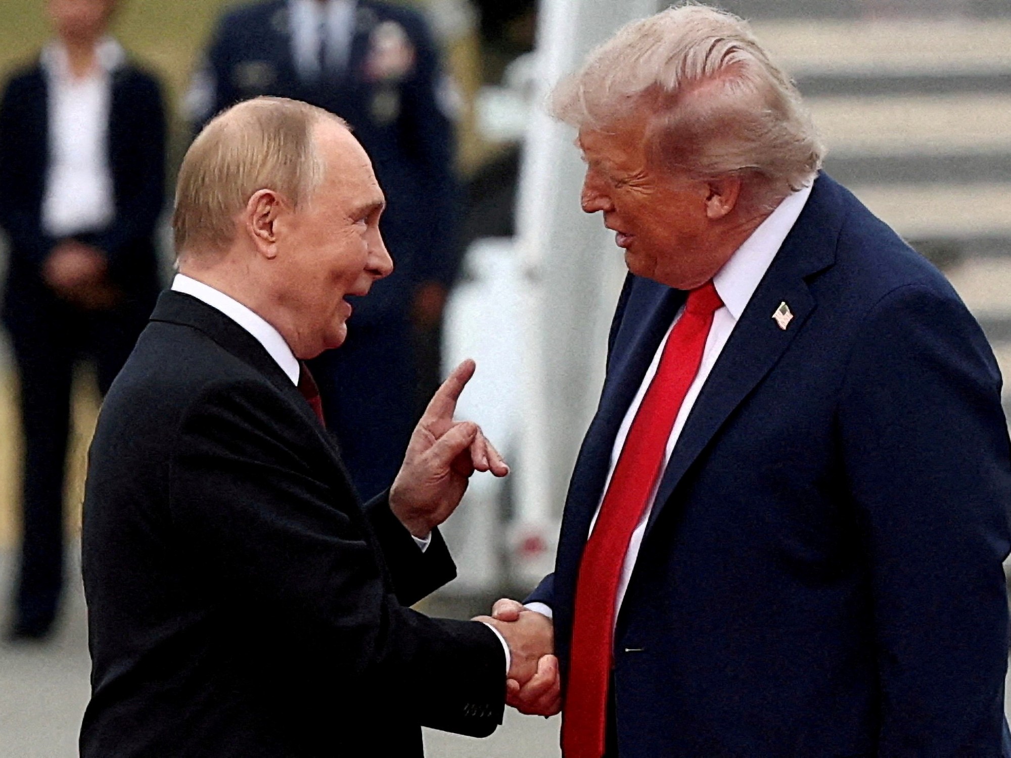 Trump’s Russia outreach draws Republican criticism