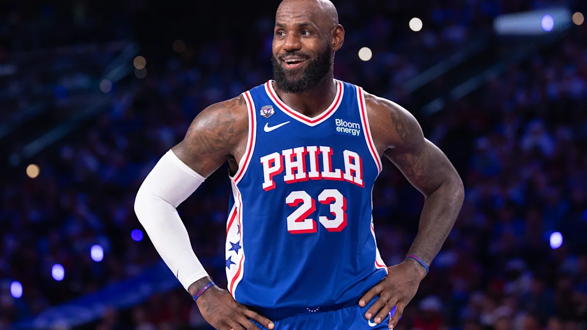 Yahoo Sports: LeBron James answers Trump’s anthem criticism with “Slow news day”