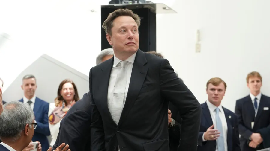 Musk’s Political Giving Tops $445 Million Ahead of U.S. Midterm Elections