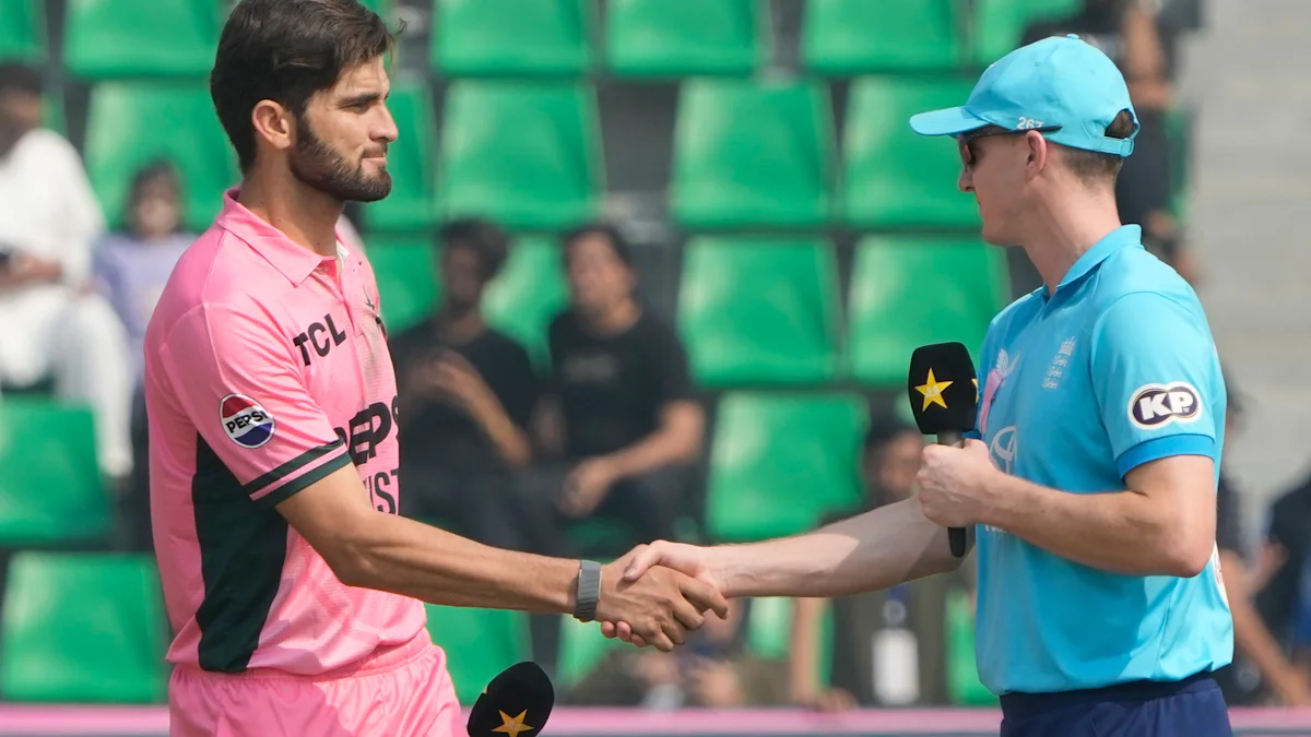 Yahoo Sports riferisce che il Pakistan sceglie di battere per primo contro l'Inghilterra a Lahore