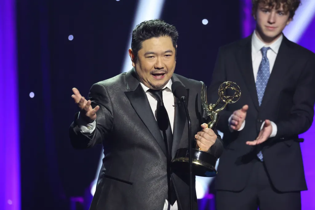 Eric Bauza, voce di Bugs Bunny e Daffy Duck, muore a 46 anni, secondo quanto riferito da Deadline