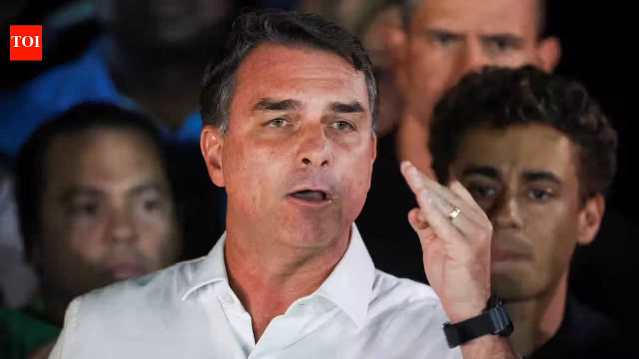 Flávio Bolsonaro avrebbe lasciato il Brasile per gli Stati Uniti dopo la sconfitta elettorale