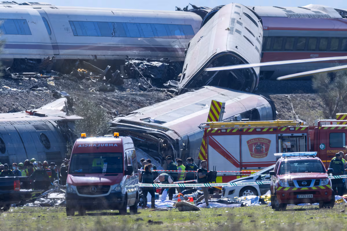 Almeno 10 morti in uno scontro tra treni ad alta velocità nella Spagna centrale