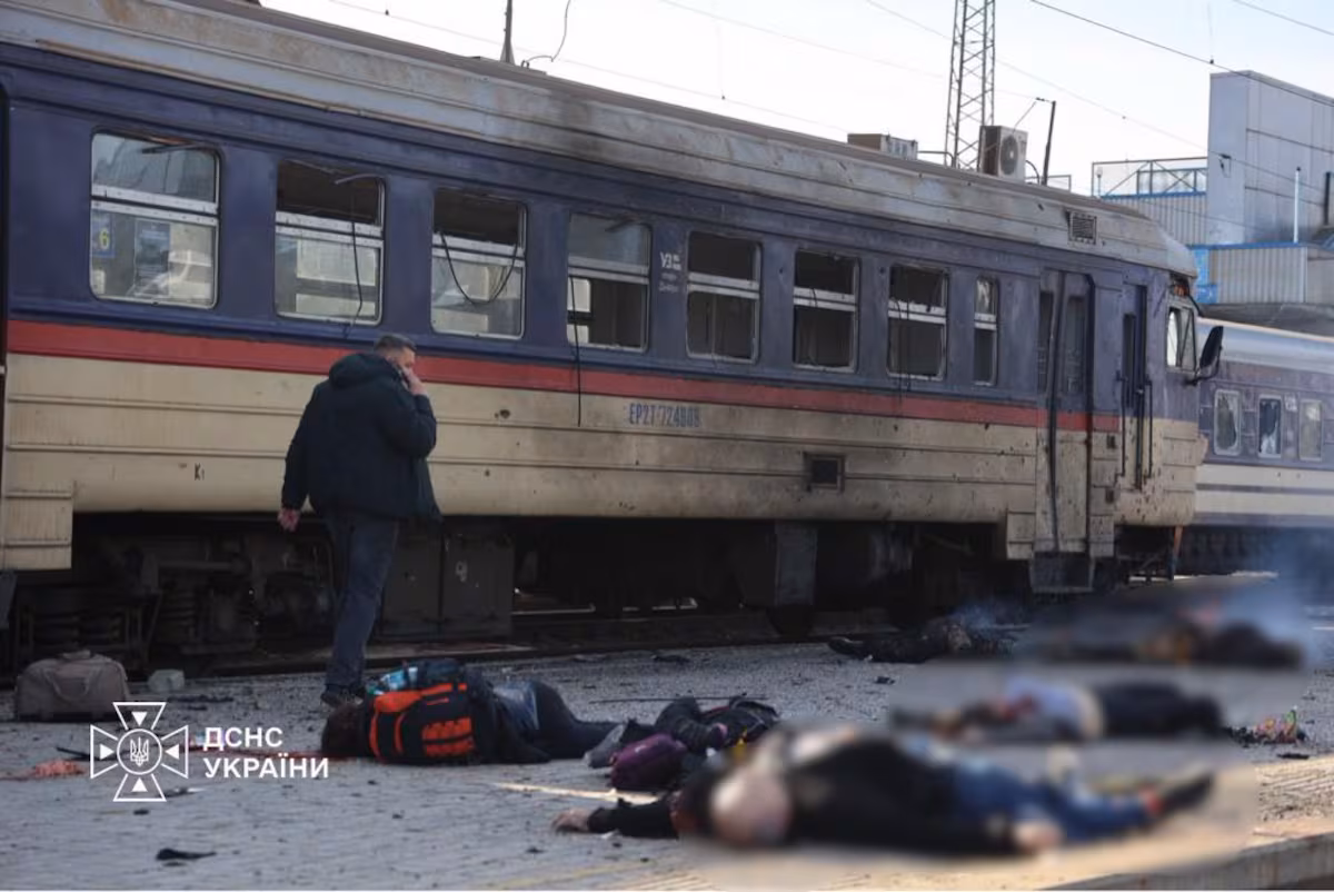 Attacco russo a una banchina ferroviaria di Dnipro: almeno 13 morti