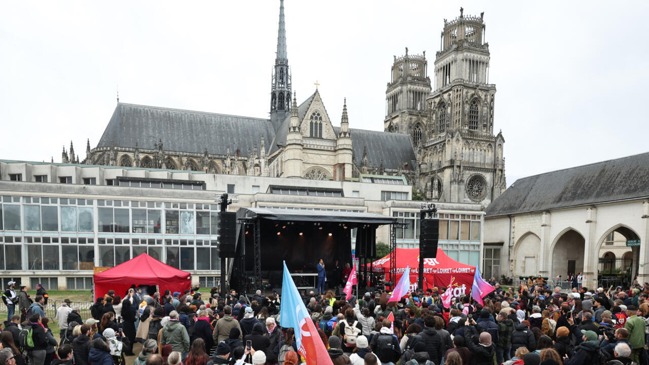 Le autorità francesi indagano sulle sparatorie nella periferia di Parigi come attacco terroristico a sfondo razzista