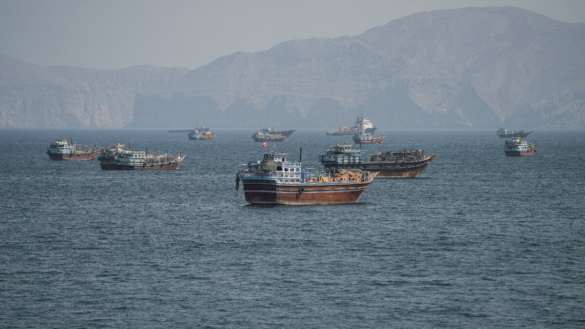 Petroliera con marittimi indiani sarebbe stata colpita da mine adesive nello Stretto di Hormuz