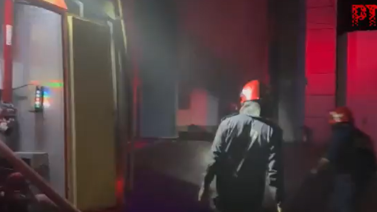 Quattro morti e due feriti nell'incendio di una fabbrica di scarpe a Delhi