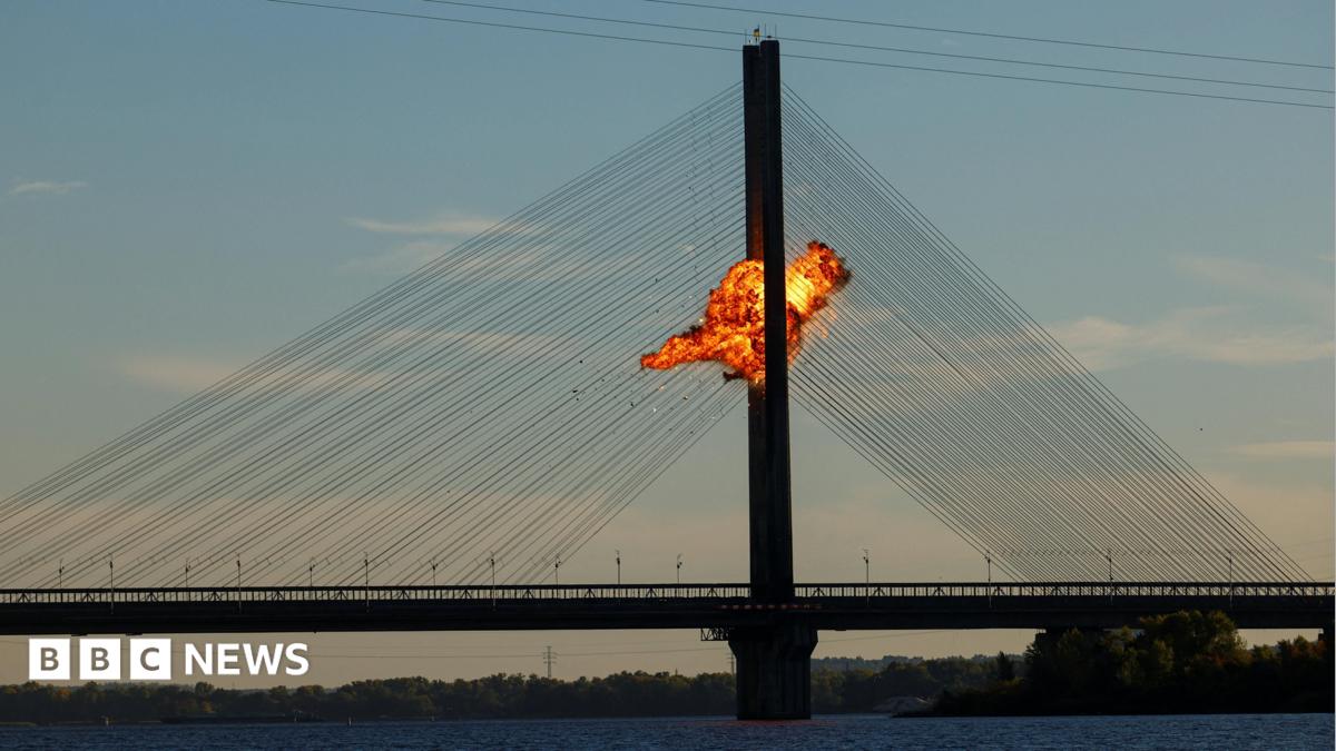 Kyiv, Russian attacks on critical infrastructure: traffic halted on bridge, according to Euronews