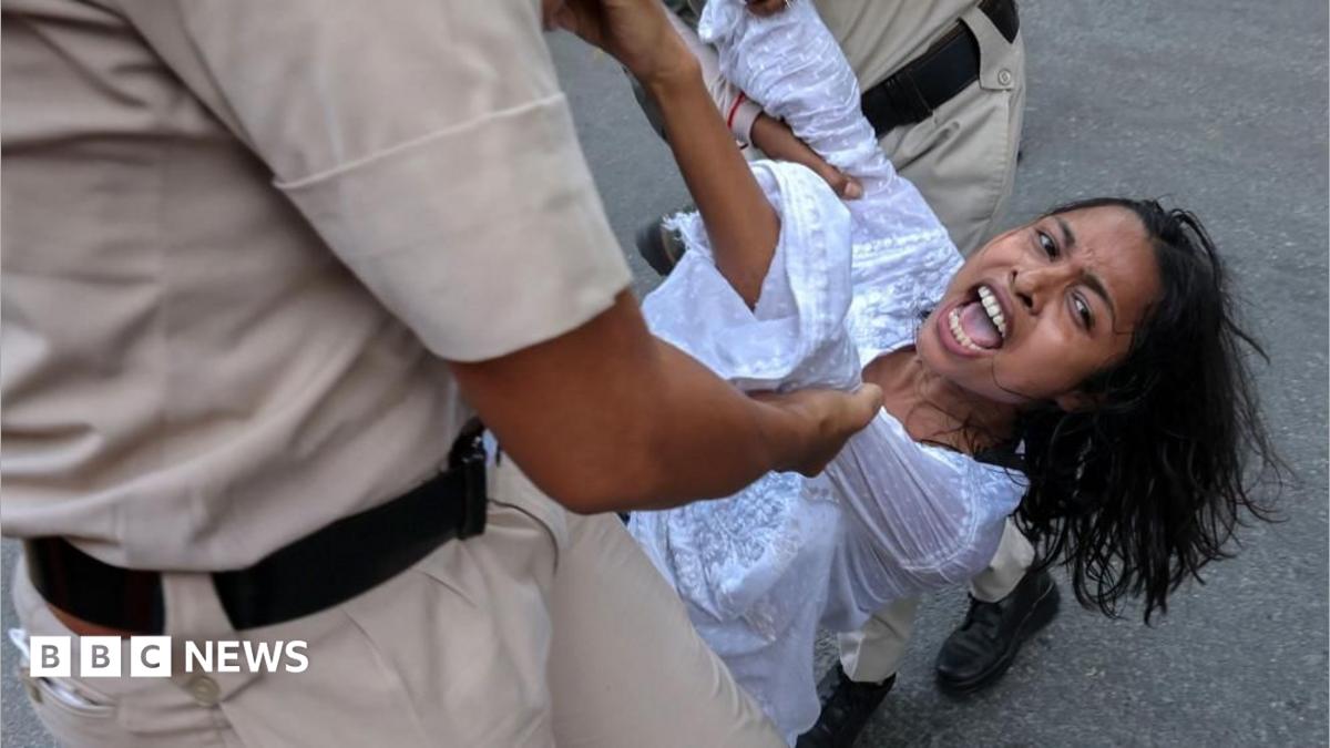 Accusations of sexual harassment against Delhi police during a protest