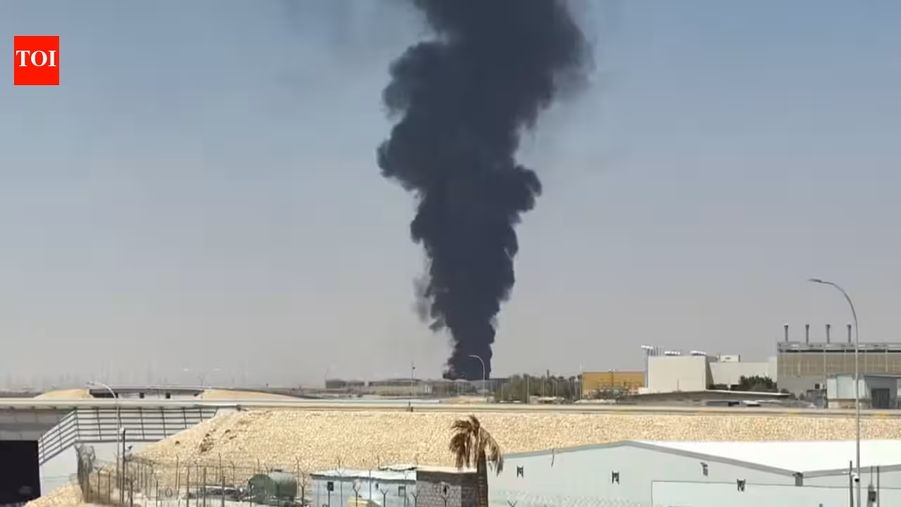 Two attacks at Riyadh airport: three dead, including a pilot