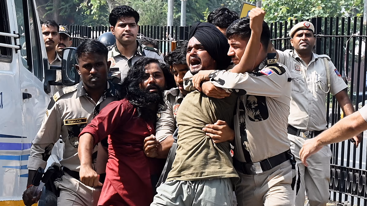 New Delhi, ‘cockroach’ movement protesters detained