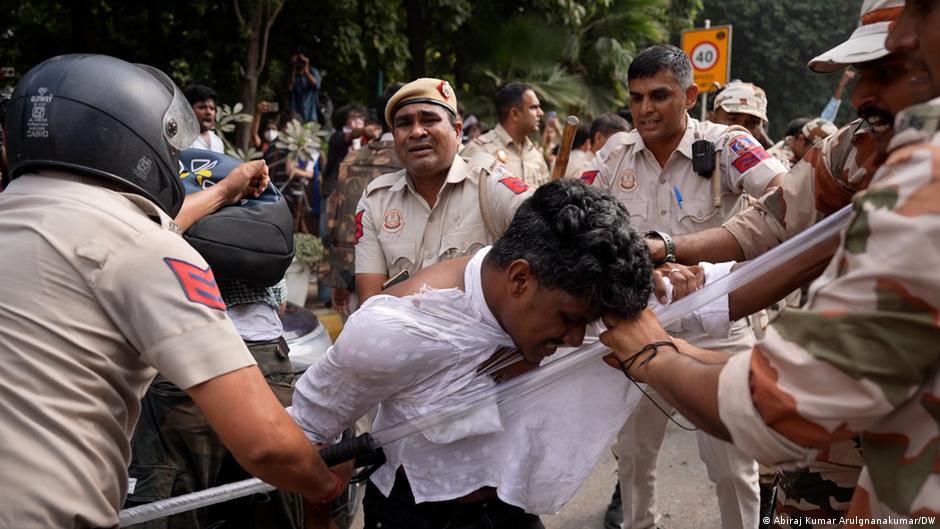 India, three leaders of the “Cockroach” movement released: new protests announced