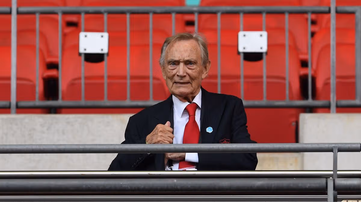 Ken Friar dies, Arsenal pays tribute to its life president